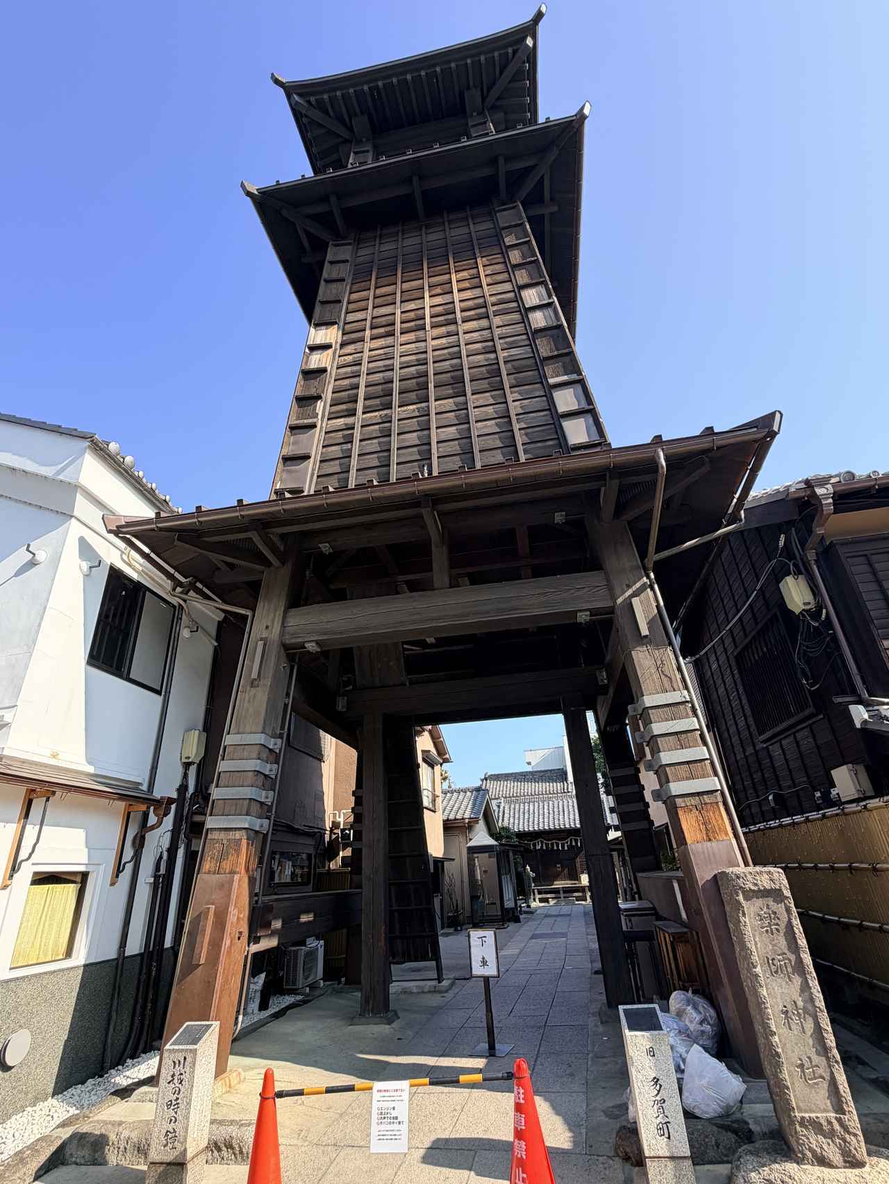 画像: 400年以上続く鐘楼。江戸時代から現在まで1日4回時を告げる。