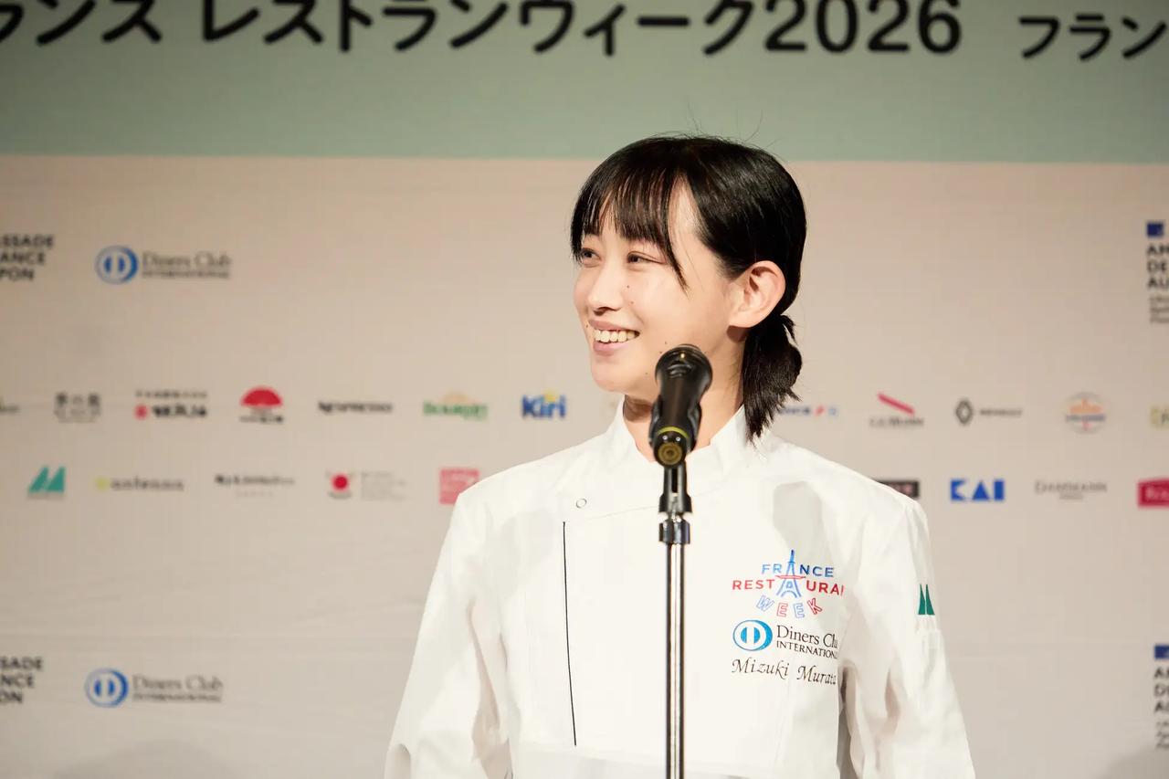 画像: 【東京都】L’atelier de oto　村田 美月 シェフ パティスリーを営む家庭に育ち、料理の世界に入る前には音楽やデザインにも携わってきた、東京・銀座「L’atelier de oto」の村田美月シェフ。故郷・三重県伊勢市の食材や、鳥羽市菅島に伝わる郷土食「さめのたれ」を、フランス料理の技法で現代的に表現し、地域の背景や生産者の思いを尊重しながら食文化を未来へつないでいきたいと語りました。