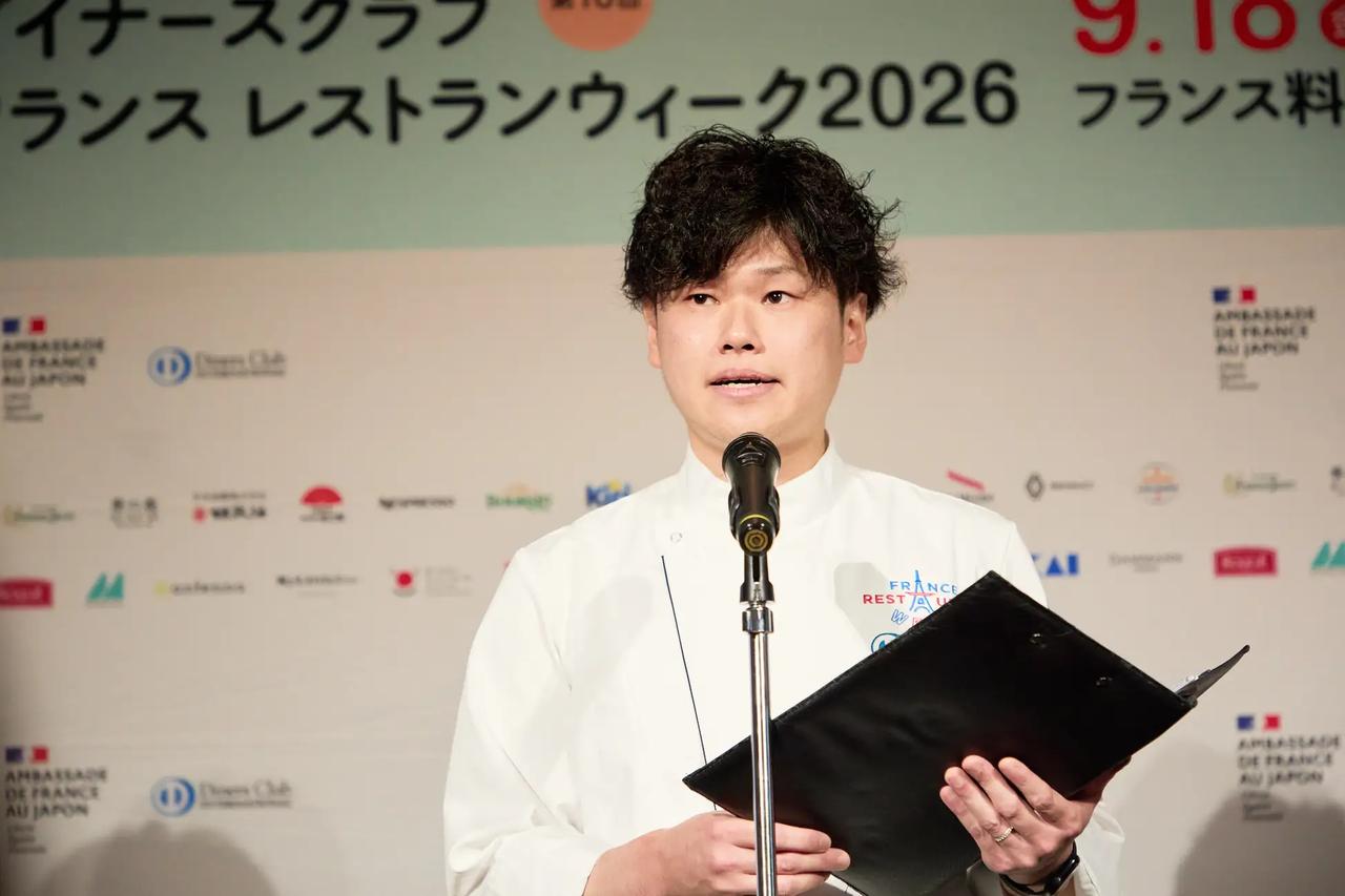 画像: 【福岡県】リーガロイヤルホテル小倉「レストラン シャンボール」　乾 裕一 シェフ 幼い頃、家族に料理をふるまって喜ばれた経験をきっかけに料理人を志し、フランスの星付きレストランでクラシックフレンチを学んだ、リーガロイヤルホテル小倉「レストラン シャンボール」の乾裕一シェフ。福岡県豊前市の「みらいサーモン」を用いた一皿を通じて、伝統的な技法を生かしながら新しい食材や生産方法を取り入れることが、クラシックフレンチを未来へつなぐことになると語りました。