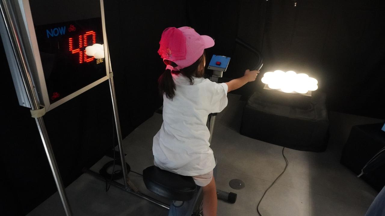 画像1: Mission 3：ラストは「発電自転車」を漕いで町に光を！