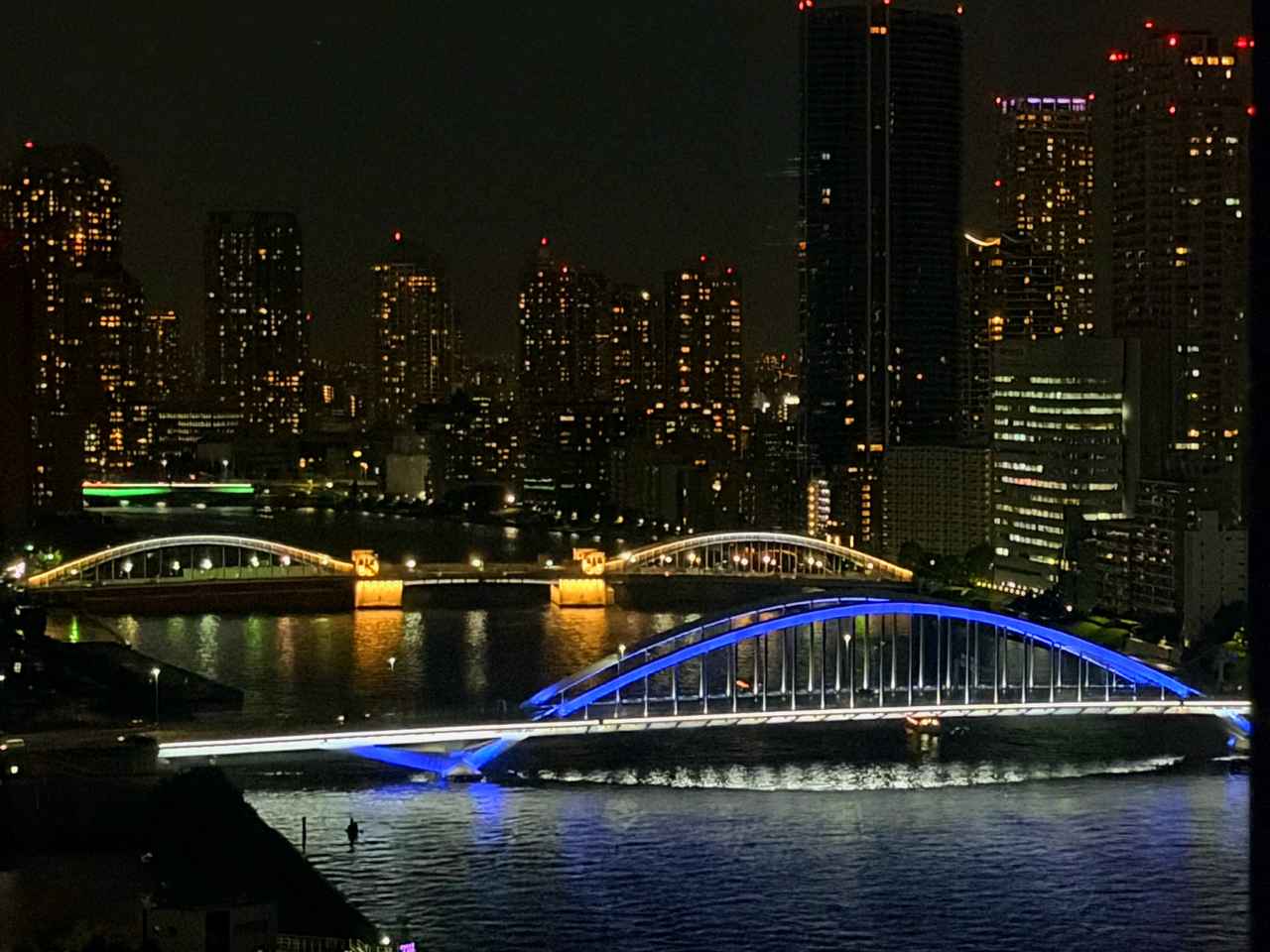 画像: ホテルの窓から