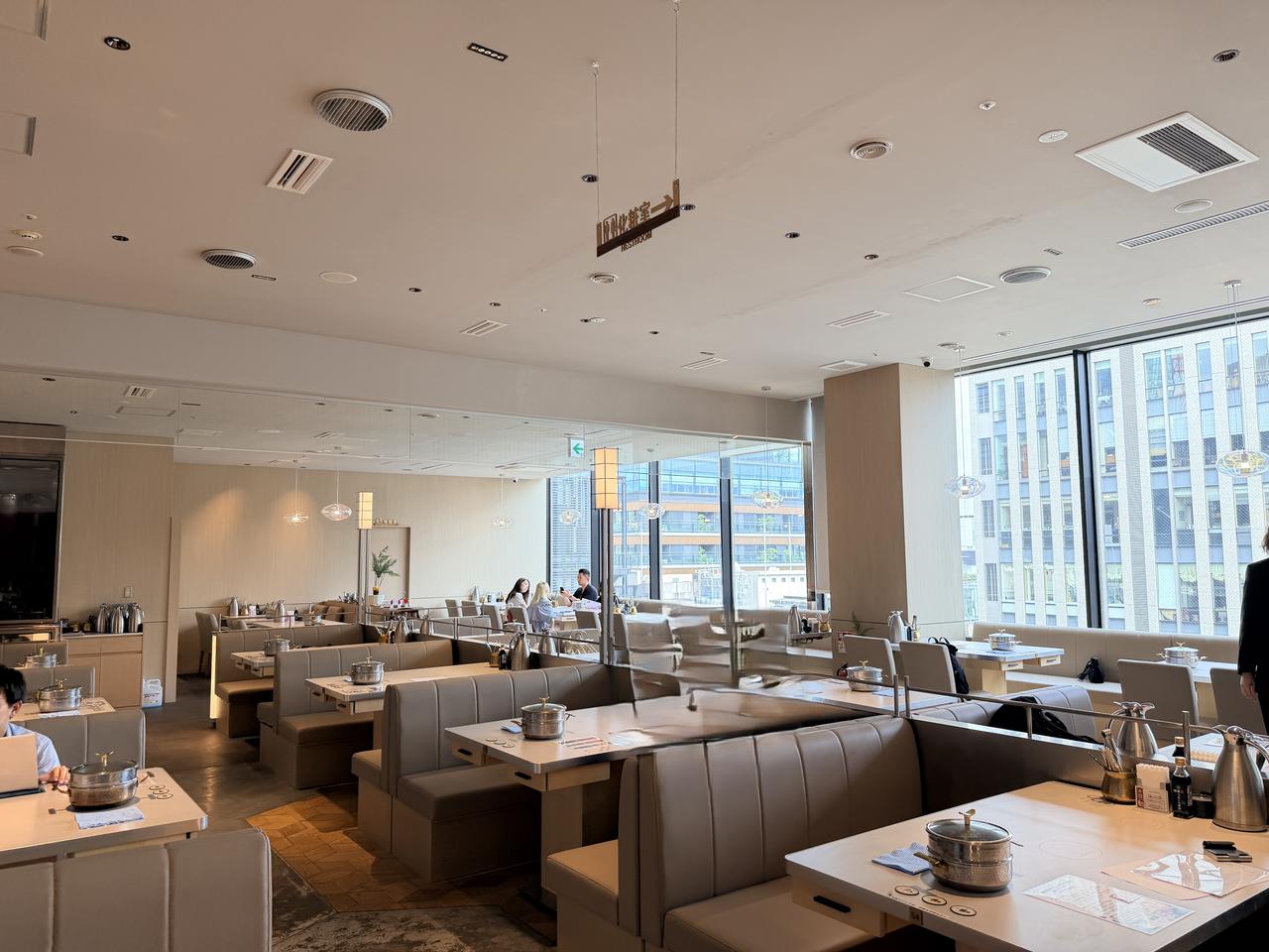 画像1: 銀座でタラバガニ・A5和牛・フグが食べ放題♡日本最大級の海鮮ビュッフェ「銀座四海」オープン