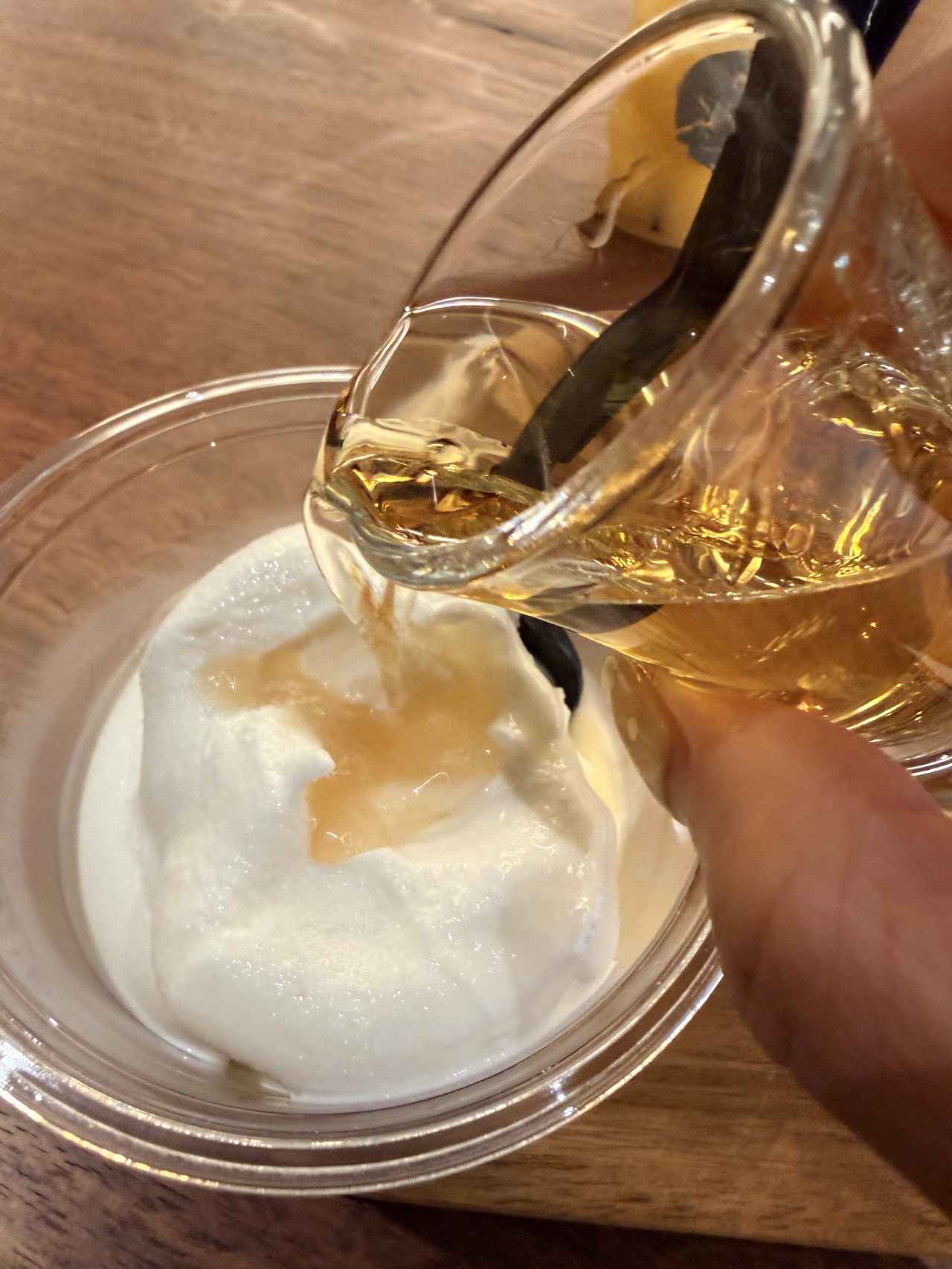 画像: まずはプレーンを味わってから、ウイスキーはお好みで。