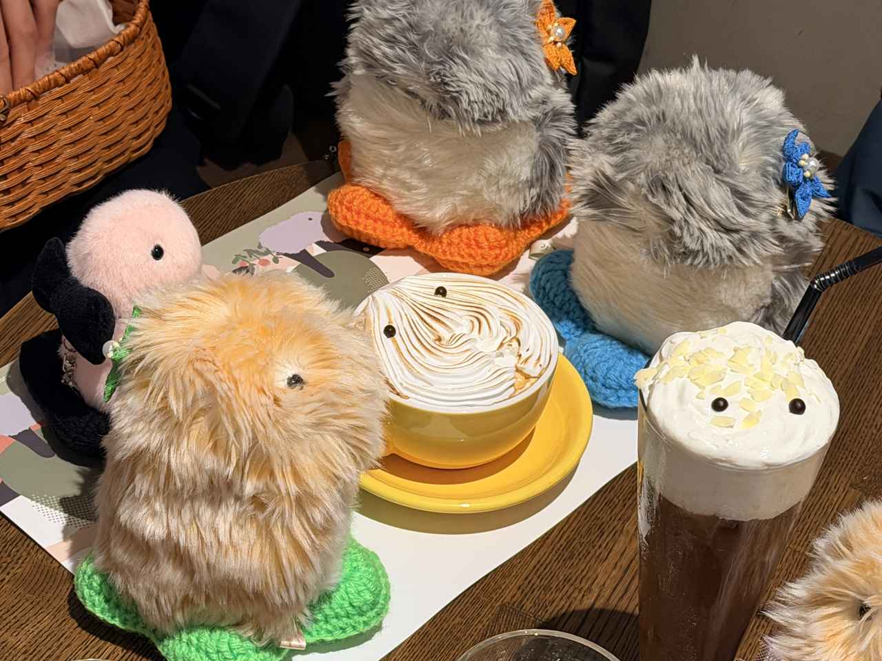 画像: 個性豊かなMoflin達が繰り広げる夢の「お茶会」 （特別に許可をいただき撮影）