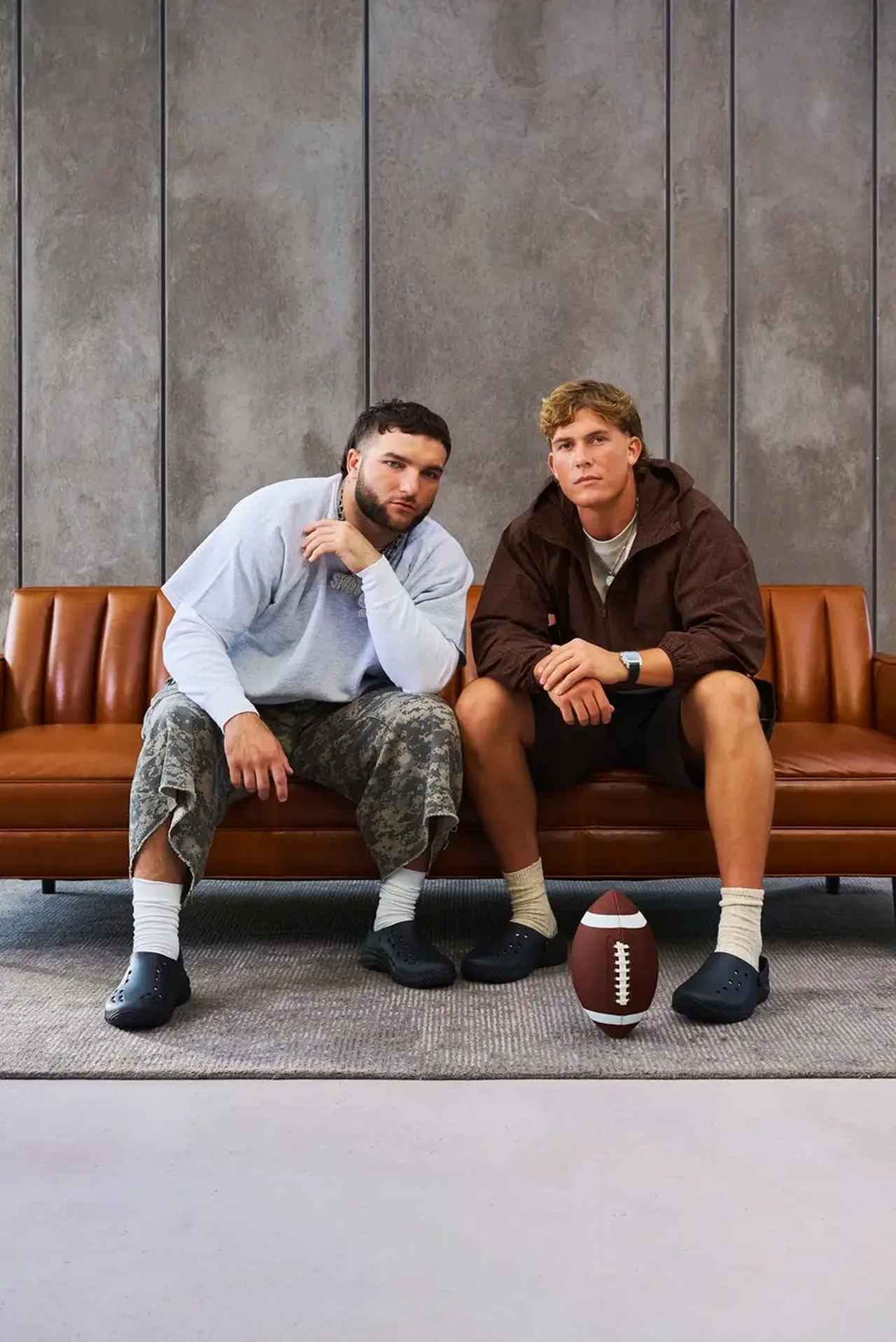 画像: グローバルでは、NFL選手のJaxson Dart とCam Skattebo を採用し、スポーツシーンにおけるメロウ 2の魅力を発信。