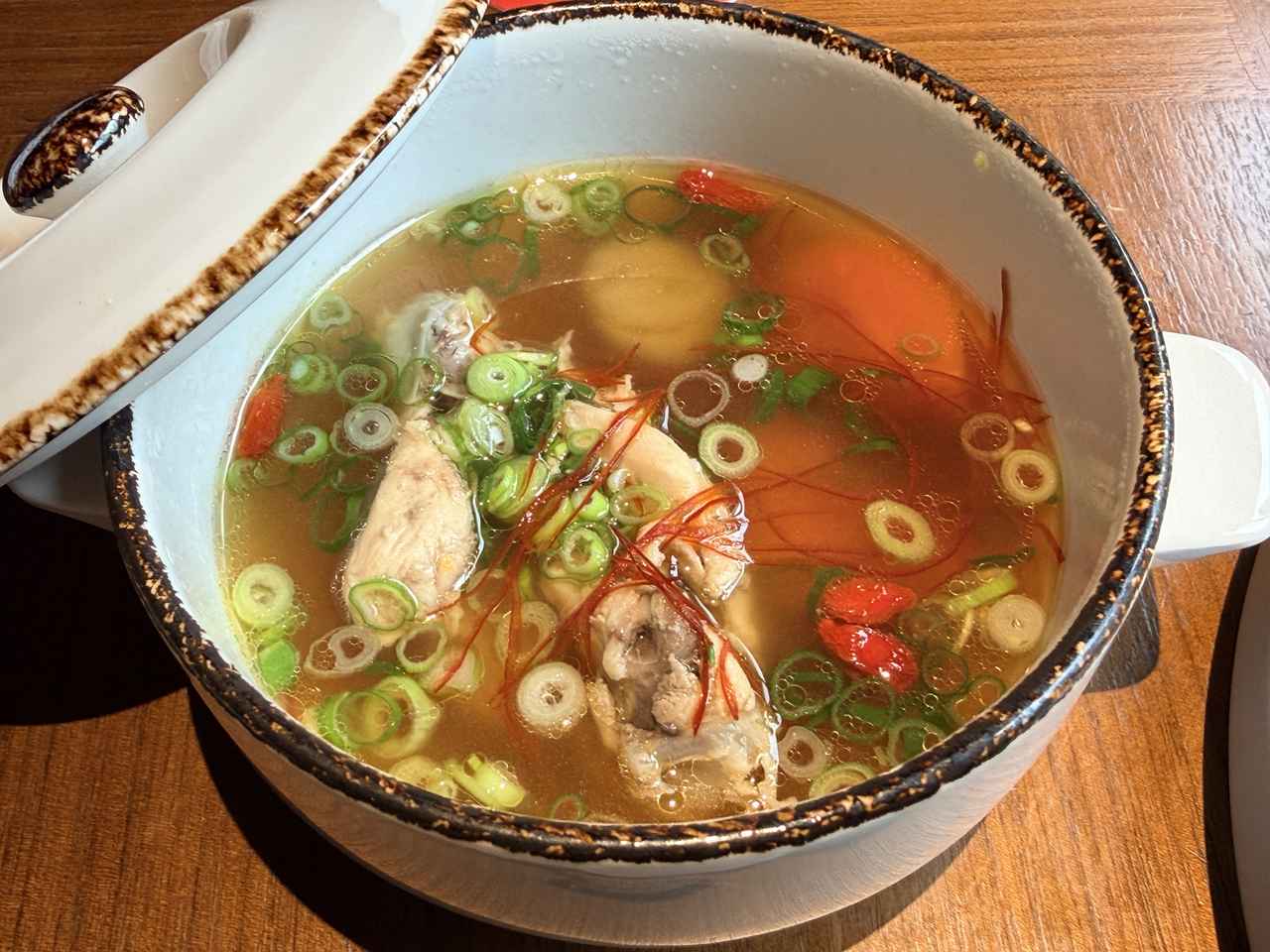 画像: ・サムゲタンスープ