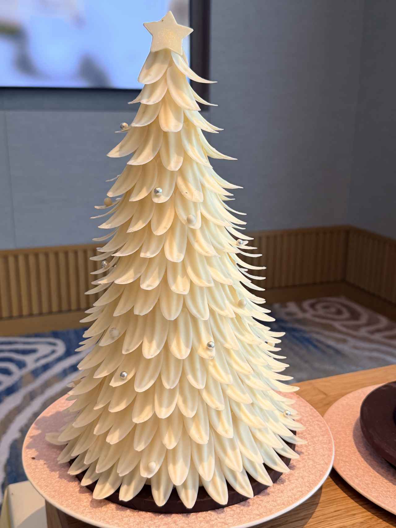 画像: 【限定7個】圧巻の高さ38cm!ホワイトチョコレートツリー