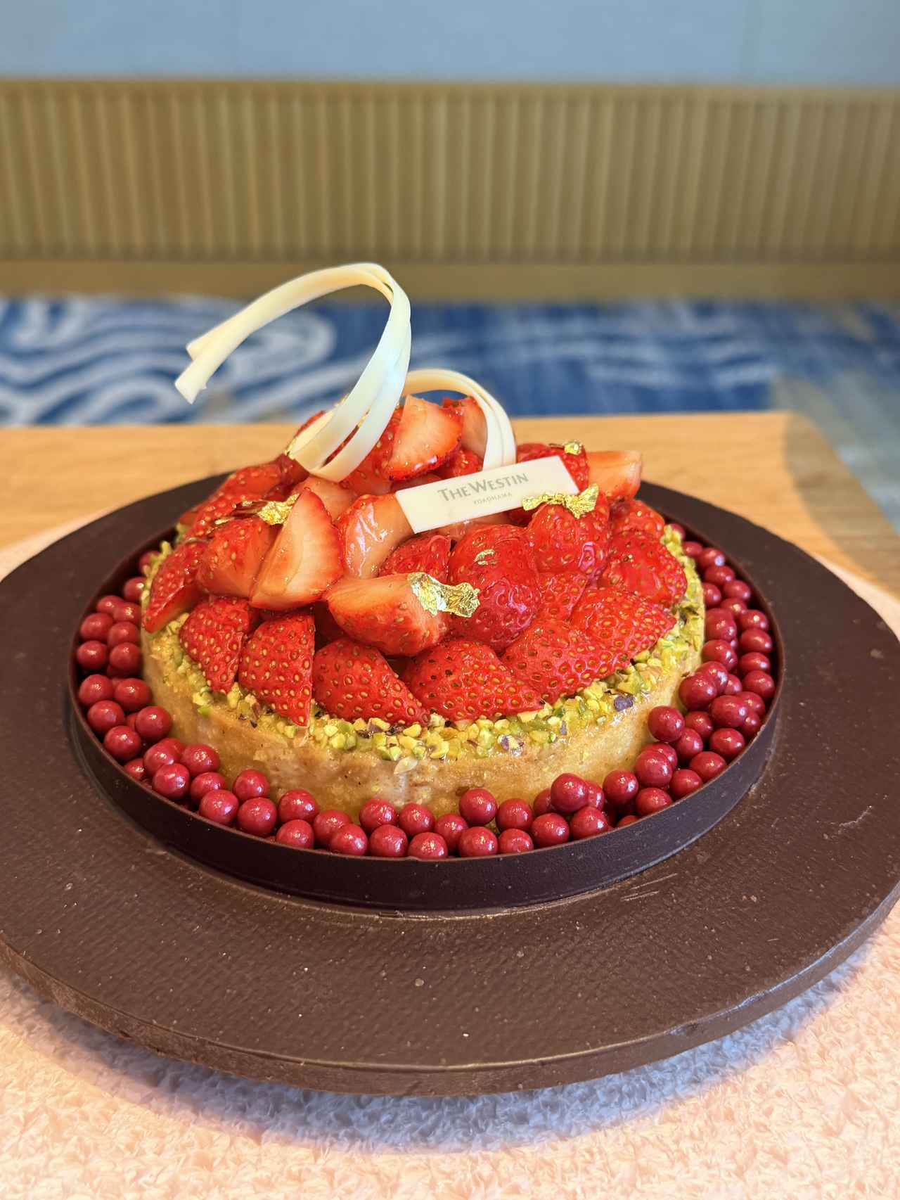 画像: ■ショコラのホワイトクリスマスツリー ¥30,000 <7個限定> サイズ:直径20cm × 高さ 約38cm