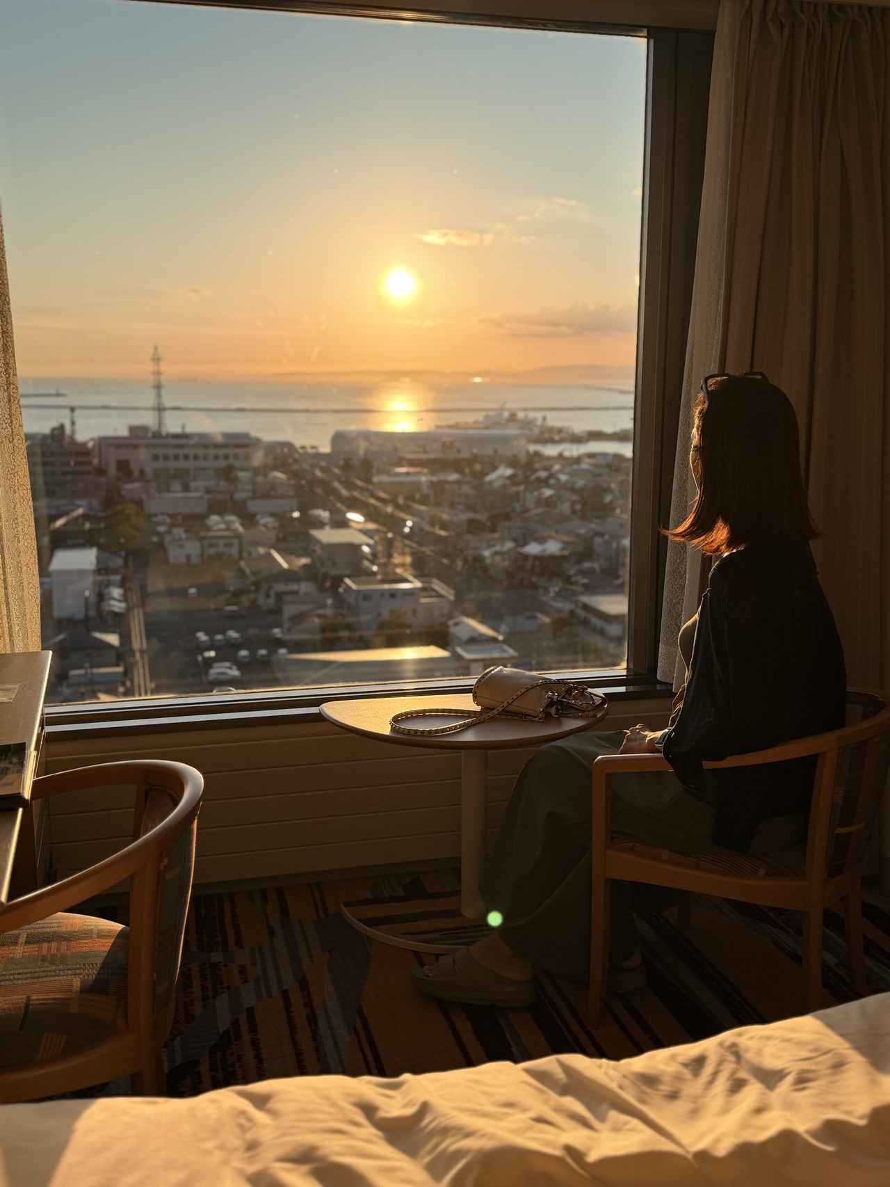 画像: 高層階ツインルームに宿泊！お部屋から「世界三大夕日」を独り占め