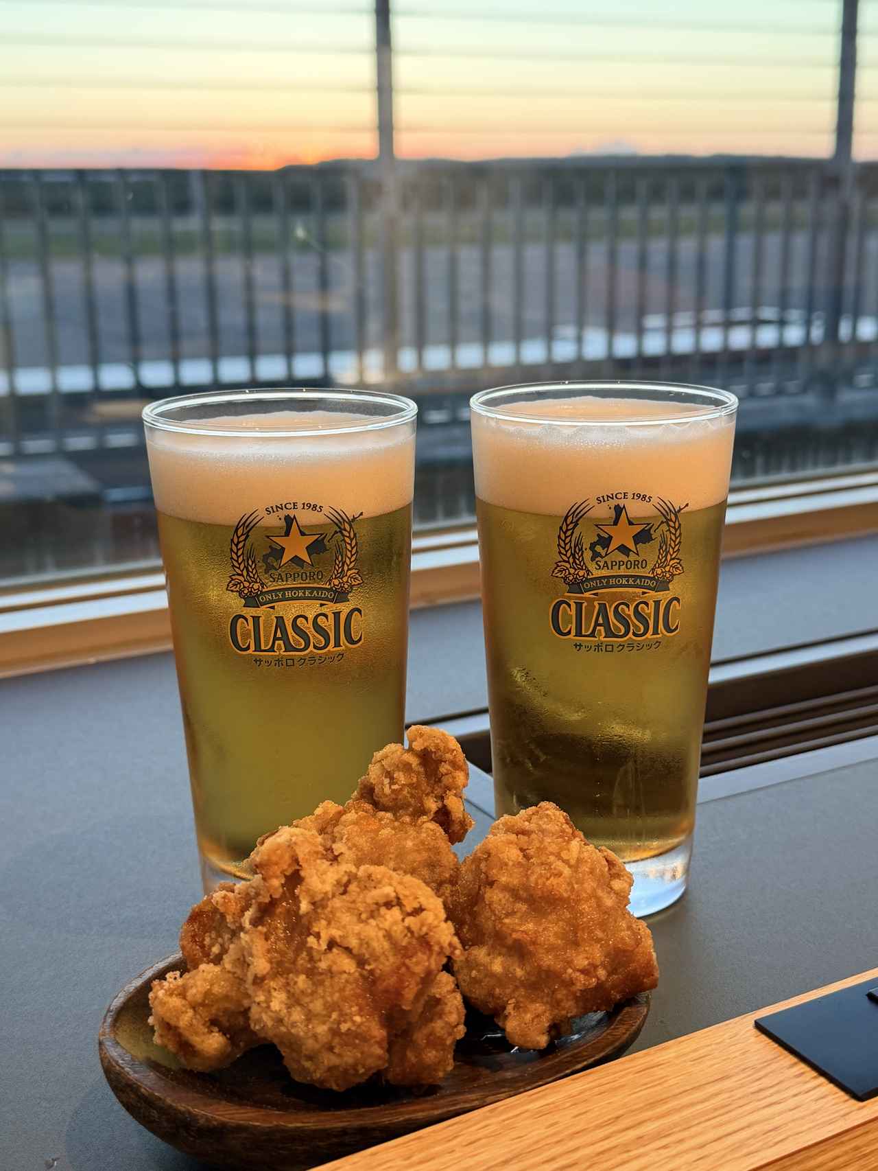 画像: サッポロクラシックとザンギで乾杯！