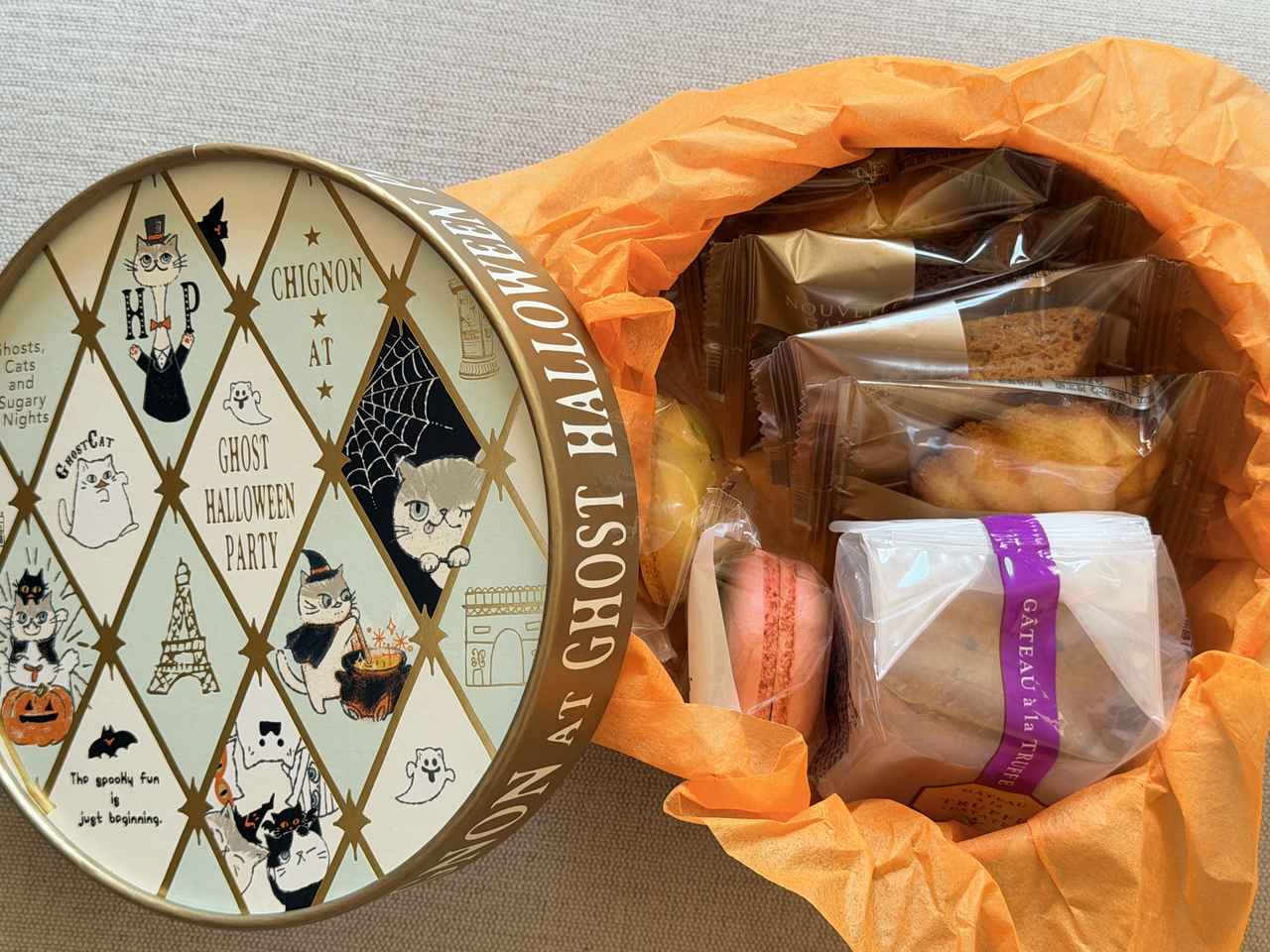 画像: ハロウィンBOX(A) 【価格】税込¥1,620(本体価格¥1,500) 【商品内容】 さつまいもトリュフケーキ、彩りマカロン(フランボワーズ、アプリコットバナナ) りんごバターケーキ、マドレーヌ ヌーヴェルガレット(バニラ、チョコ) 各1個