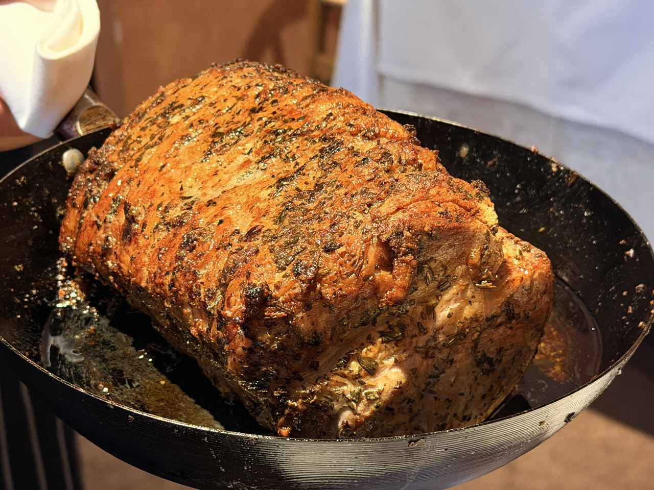 画像: トスカーナ伝統の技で肉の旨みを封じ込めた「アグー豚のアーリスタ トスカーナ風白インゲン豆」