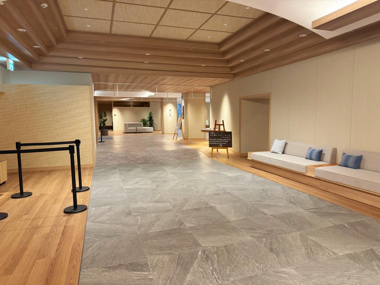 画像2: 船で渡る特別感と、洗練された「一期一会」のロビー