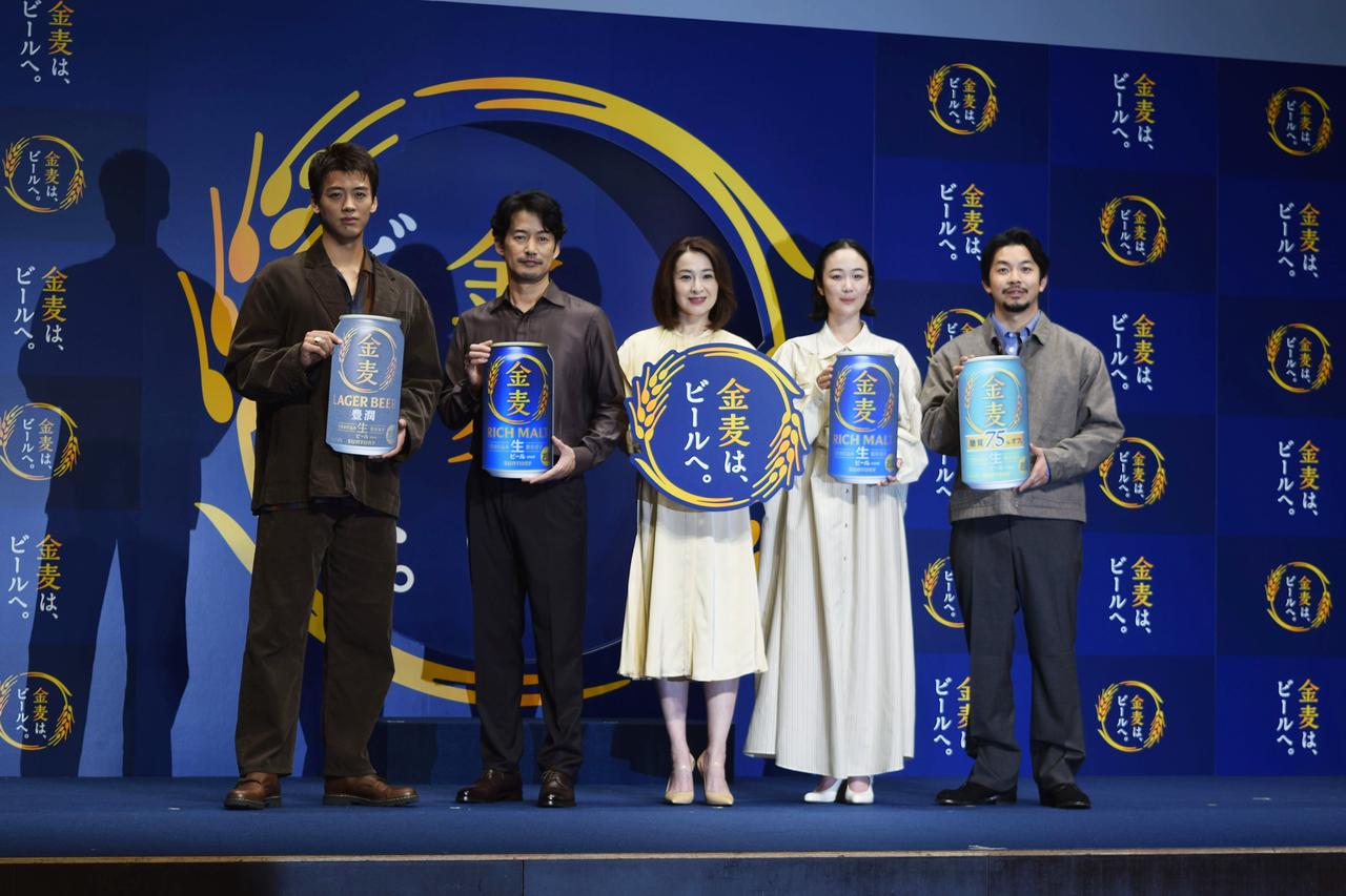 画像1: 左から竹内涼真さん、竹野内豊さん、檀れいさん、黒木華さん、仲野太賀さん