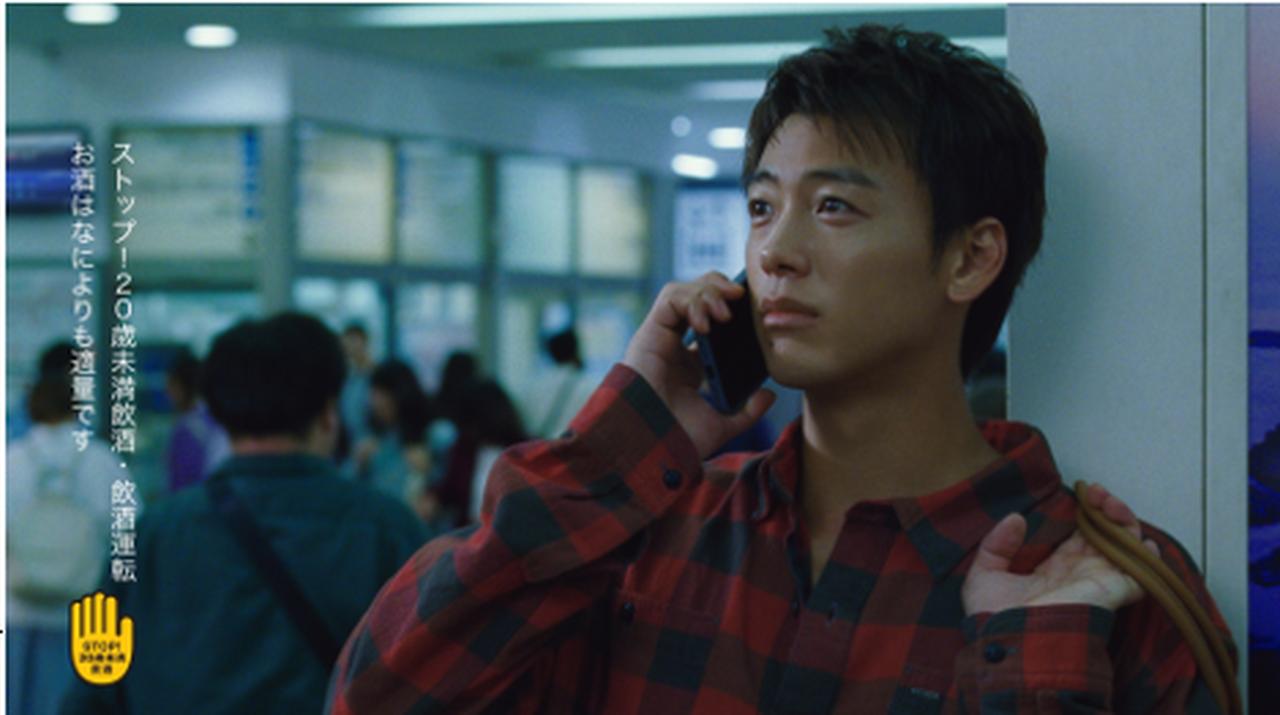 画像: 新ティザーCM「駅前で」篇