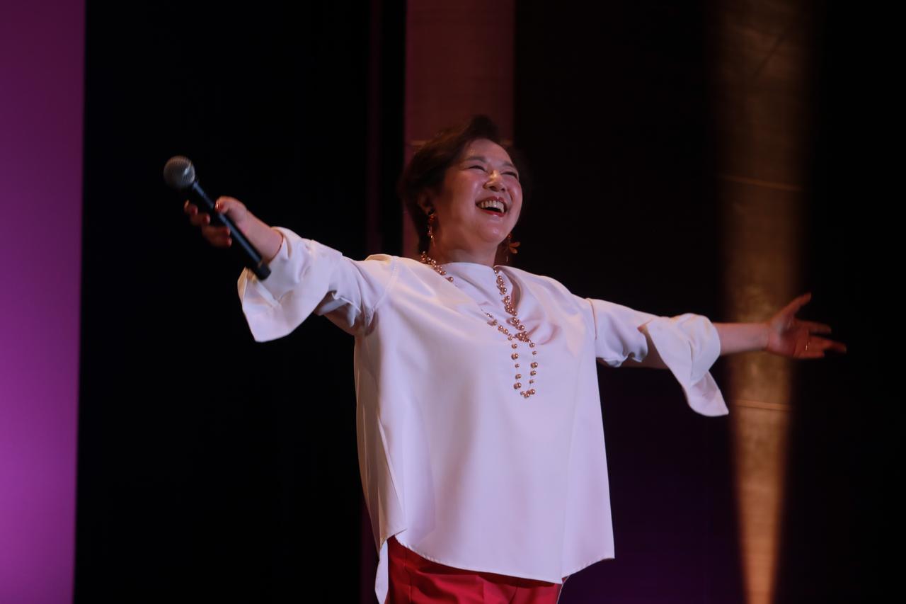 画像3: 麻倉未稀さんが「HERO」など4曲を熱唱
