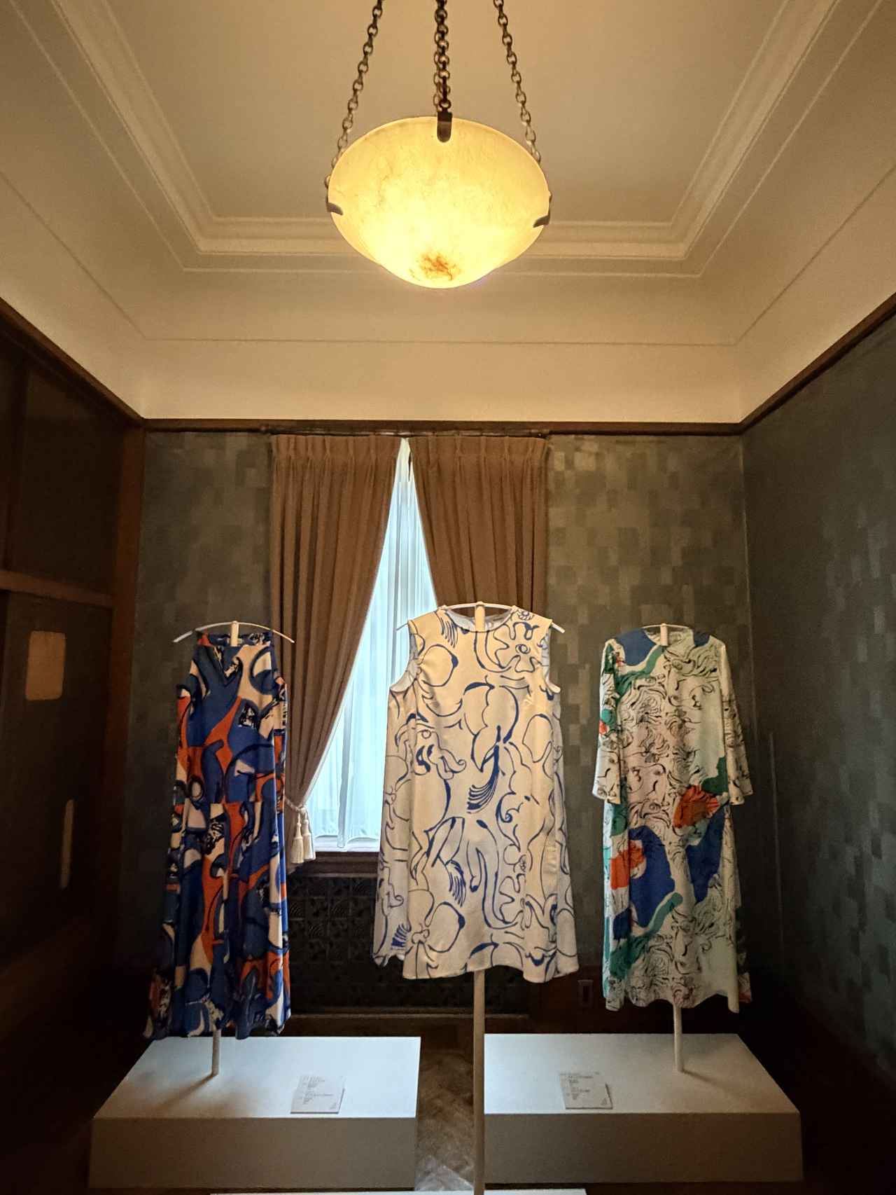 画像4: 時代を超えて輝く「タイムレスなドレス」に魅せられて