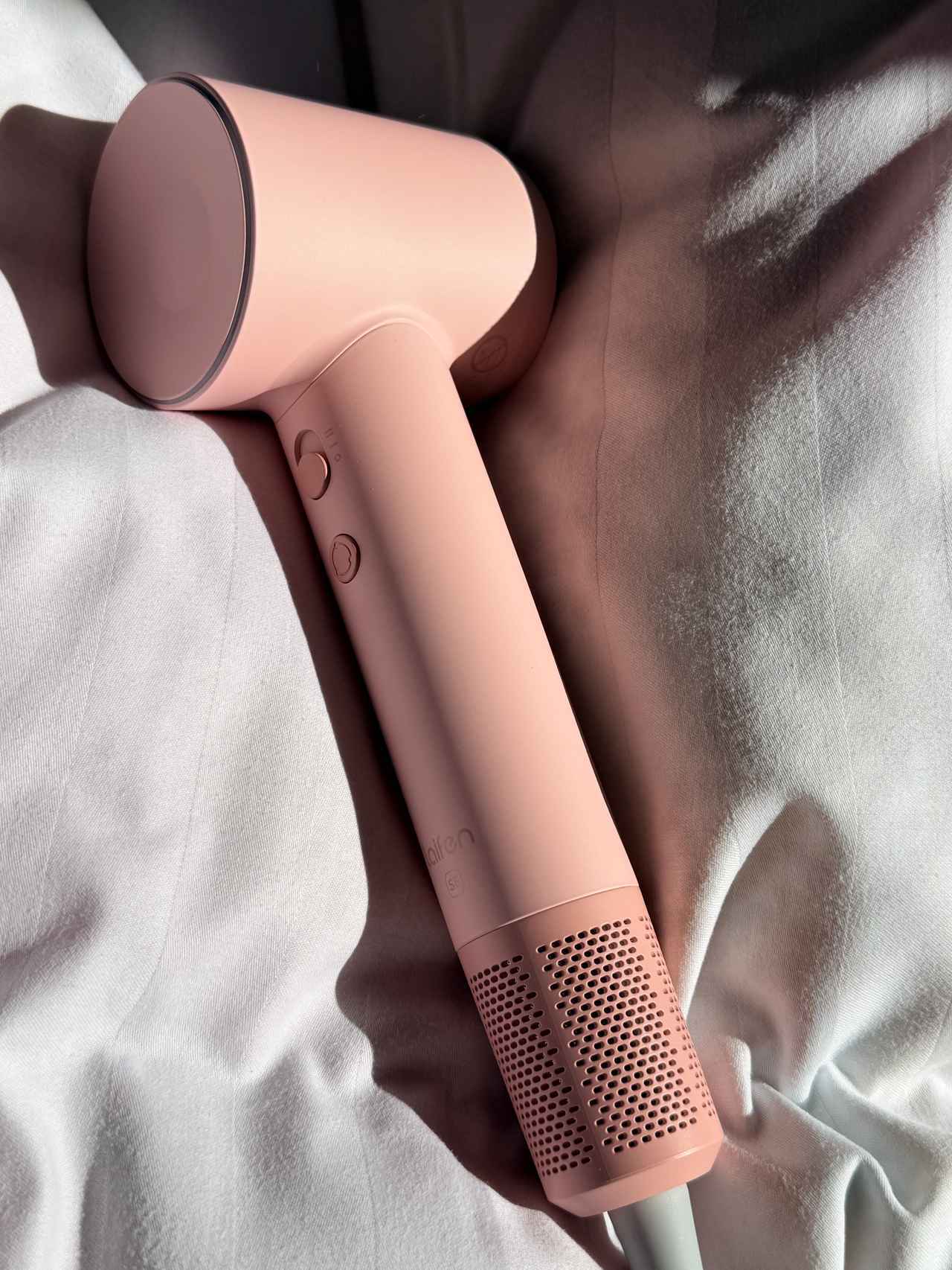 画像: Laifen ヘアドライヤー SE 本体寸法：（WxHxD）277×70×89mm 本体質量：407g（電源コードを含まず） 消費電力：1200W（高風速時） 電源：AC100V 50/60Hz スイッチ：風量切替：高風速ー低風速―OFF　熱風―温風―冷風　冷熱循環（長押し） カラー：オパールグリーン（在庫少）・オーキッド（在庫少）・ベビーブルー・サクラピンク・ホワイト コード長さ：1.8m メーカー保証：2年