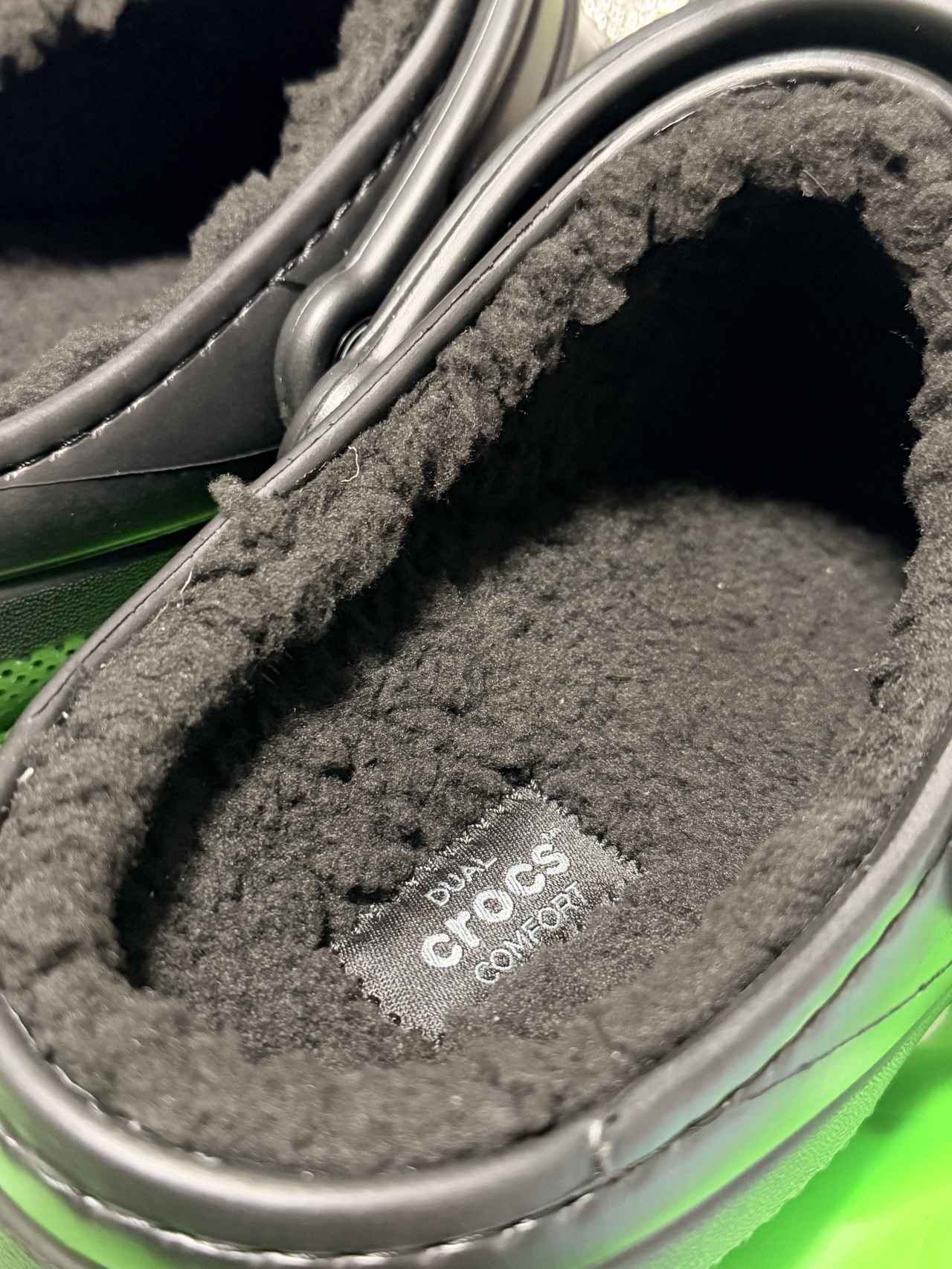 画像4: 足元から温もりとおしゃれを仕込む♡「冬も、Crocs」で叶える大人の秋冬トレンドスタイル