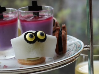画像: シャインマスカットとレモン風味のおばけ大福