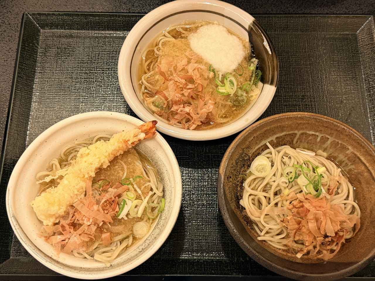 画像: 一番人気の”おろし三昧” 辛味・天ぷら・とろろ 2000円(税込)