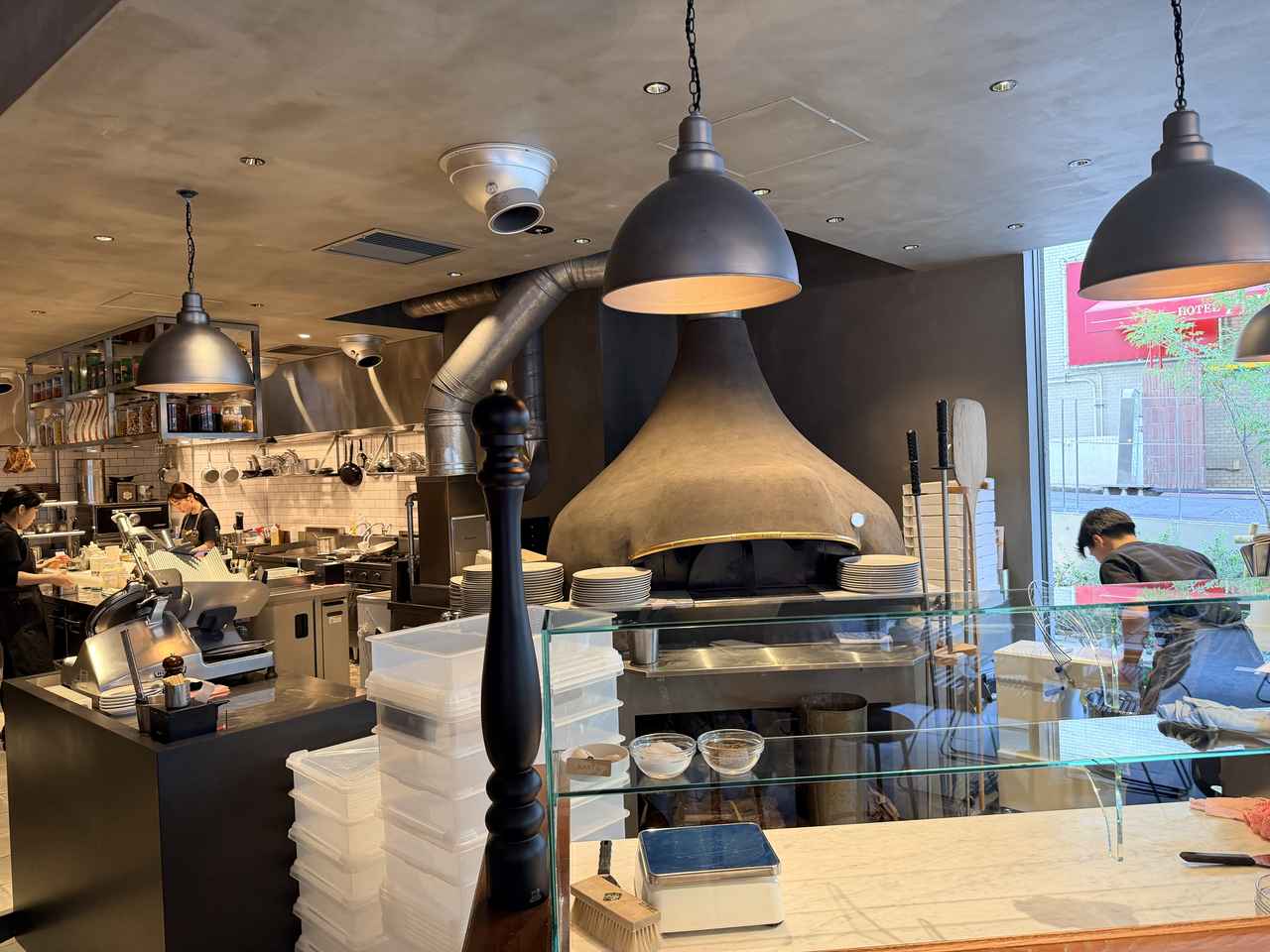 画像2: 渋谷・円山町に誕生♡薪窯ピッツァ&セビーチェを楽しむ大人のおしゃれ空間「CHICAMA」