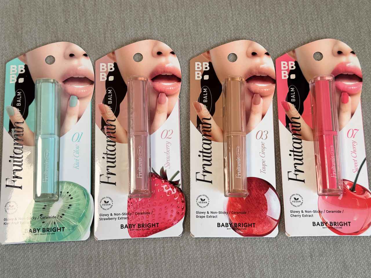 画像: 01 KIWI GLOW(キウイ):フレッシュな印象のクリアカラー 02 STRAWBERRY(ストロベリー):ほんのり血色感を与えるピンクカラー 03 TAUPE GRAPE(グレープ):洗練された印象を与えるシアーベージュカラー 07 SWEET CHERRY(チェリー):華やかに彩るピンクカラー