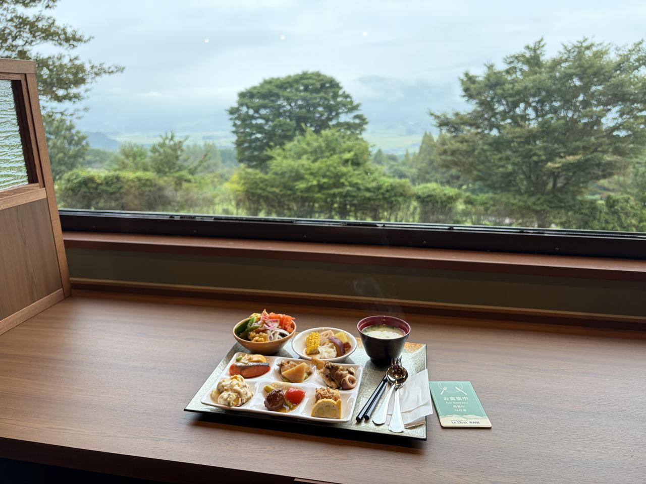 画像: 熊本の郷土料理が並ぶ朝食