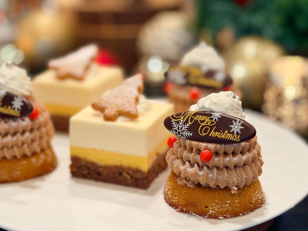 画像1: プチケーキやシュトーレンも素敵