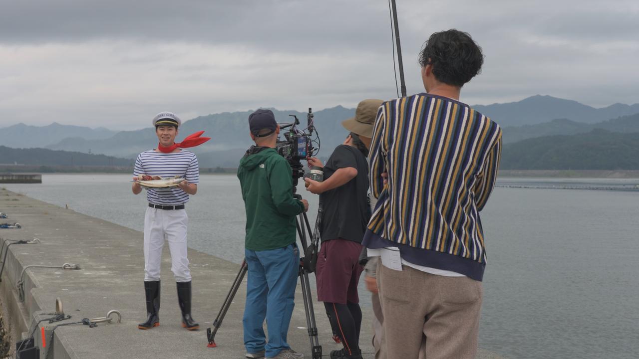 画像5: ⼾塚純貴さん、念願の“地元・岩⼿”で疾⾛!♡三陸・常磐の海の幸をつなぐ新CM「届け、うみのうまいもの」篇が公開