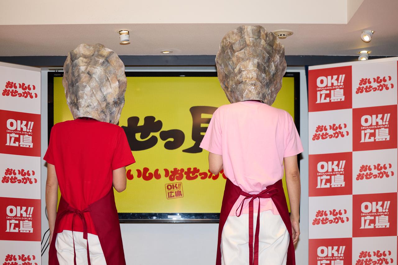 画像: 細部までよくできてると、後ろ姿も披露