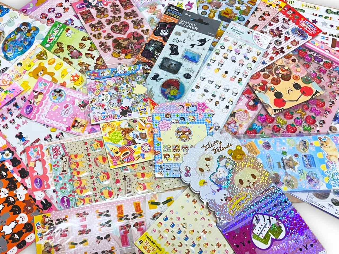 画像: 家にあった大量のシールたち