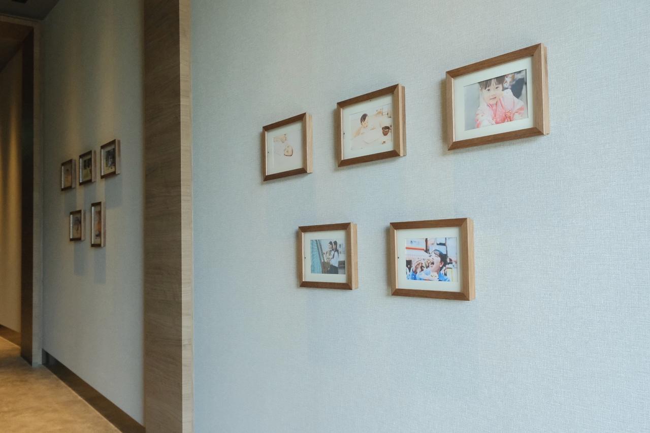 画像: おふたりの歩みや共に過ごされてきた日々の思い出を写真でたどります。