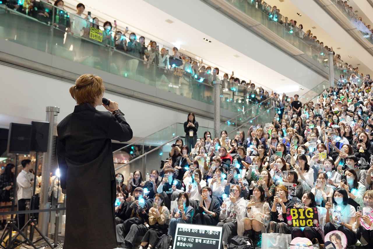 画像: 豪華ゲスト！SHINee・ONEW（オンユ）さんがスタイリッシュな韓服姿で登場♡ 新曲のサプライズ披露も！