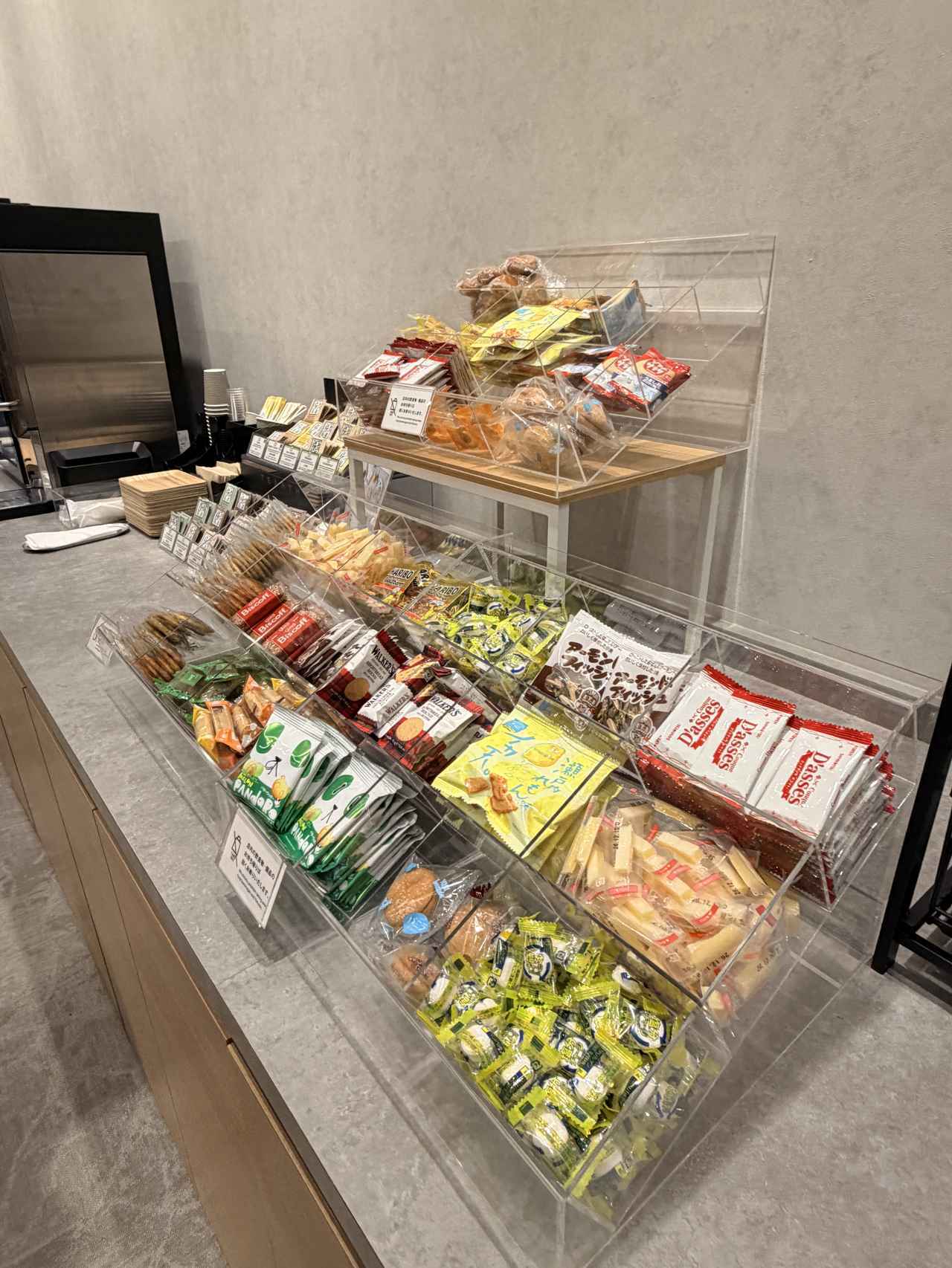 画像2: 2階奥の有料エリア