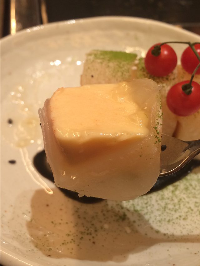 画像: 求肥で包まれたトマトプリン