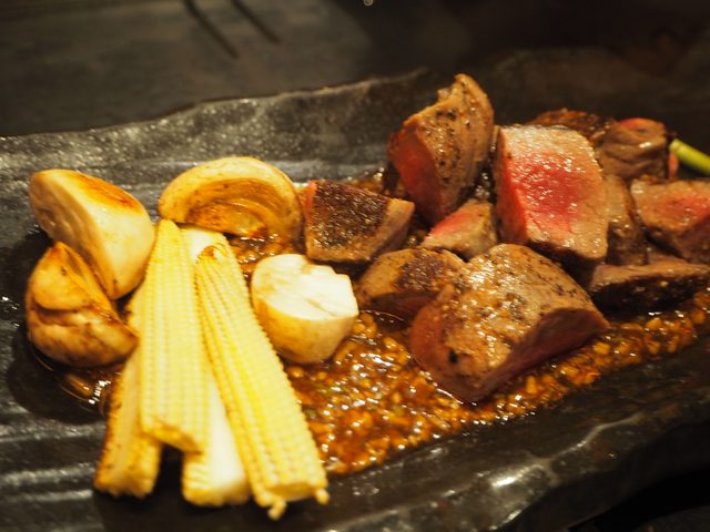 画像: ●国産黒毛和牛のステーキ~台湾醤油のガーリックステーキ~