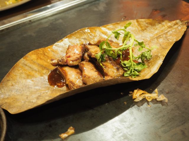 画像: ●牛タンの朴葉味噌焼き