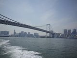 画像: レインボーブリッジを背中に。