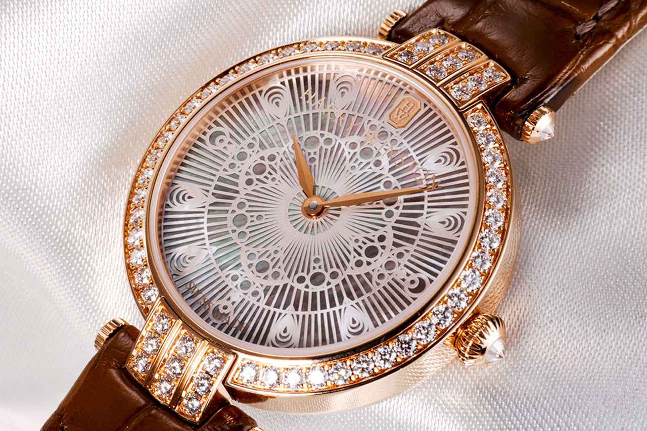 画像2: ハリー・ウィンストン プルミエール・レース 31mm ダイヤモンド 「時を飾るレースの華やぎ」【今週の逸本 Vol.259】