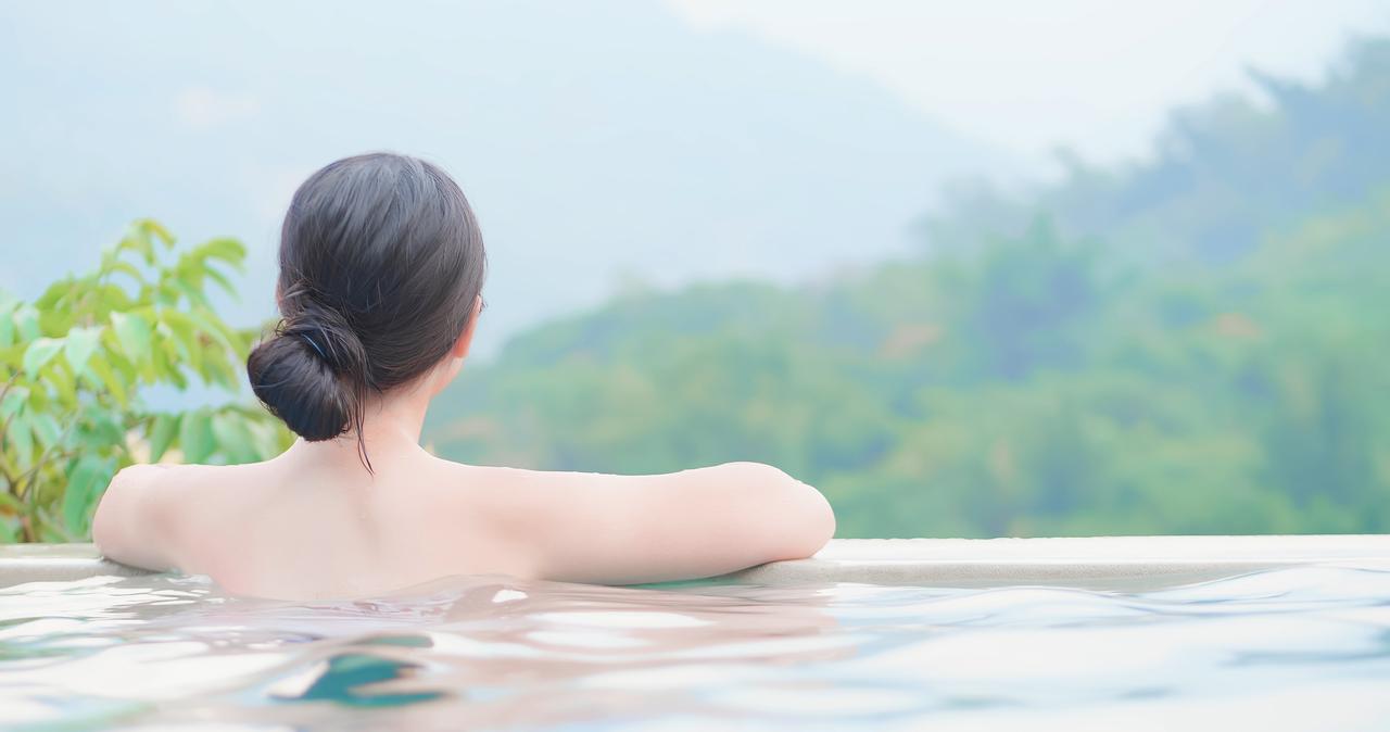 画像: 旅のついでに「美肌」になりたい！ 美肌効果が期待できる温泉を解説♪ - singles （シングルス） - “おひとりさま”にフォーカスした情報サイト