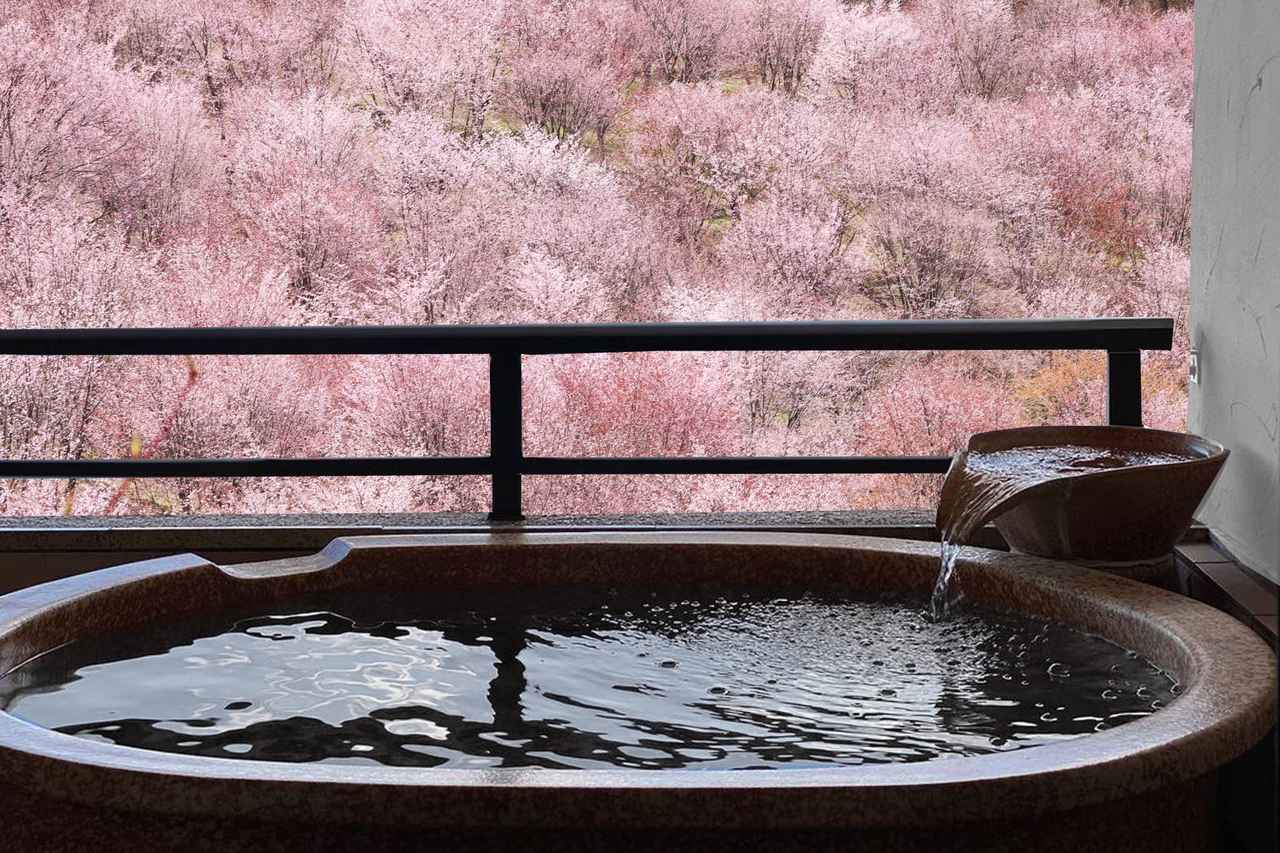 画像: 【ひとり旅プラン】天下の草津温泉にもたっぷり滞在♪ 関西出発の温泉旅行ツアー5選 - singles （シングルス） - “おひとりさま”にフォーカスした情報サイト