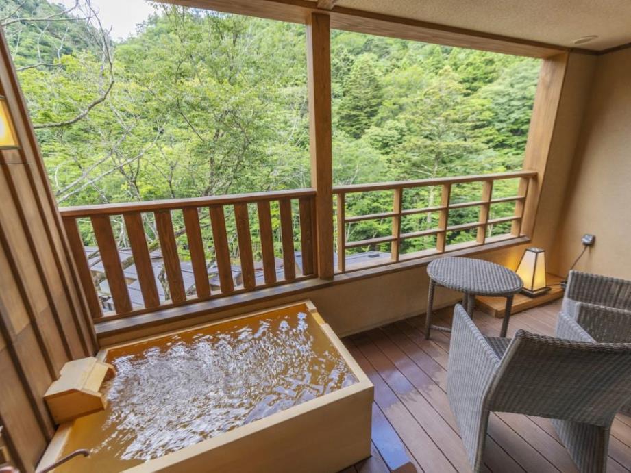 画像: ＜ひとりの贅沢＞『塩の湯温泉「蓮月」・那須温泉「ホテル四季の館 那須」温泉風呂付客室で寛ぐ那須 3日間』【1名1室確約】｜クラブツーリズム