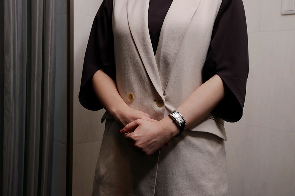 画像: 女性着用例（腕周り14.5cm）