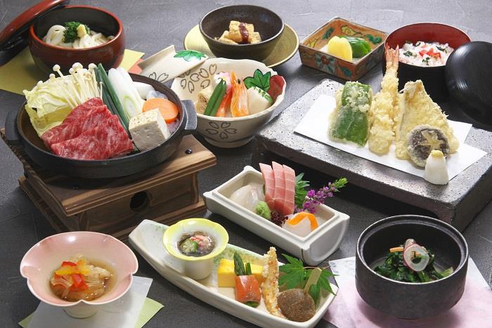 画像: ＜ひとり旅＞『浮かぶ料亭「屋形船晴海屋」にてお食事会』【現地集合】｜クラブツーリズム
