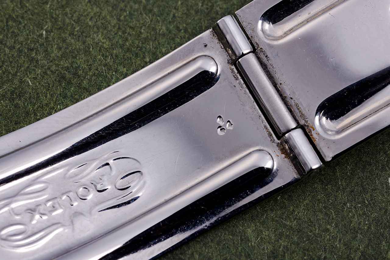 画像: ブレスレットのクラスプコードで製造年を特定可能。60年代製デイトジャストのオリジナル性を裏付けるディテールだ