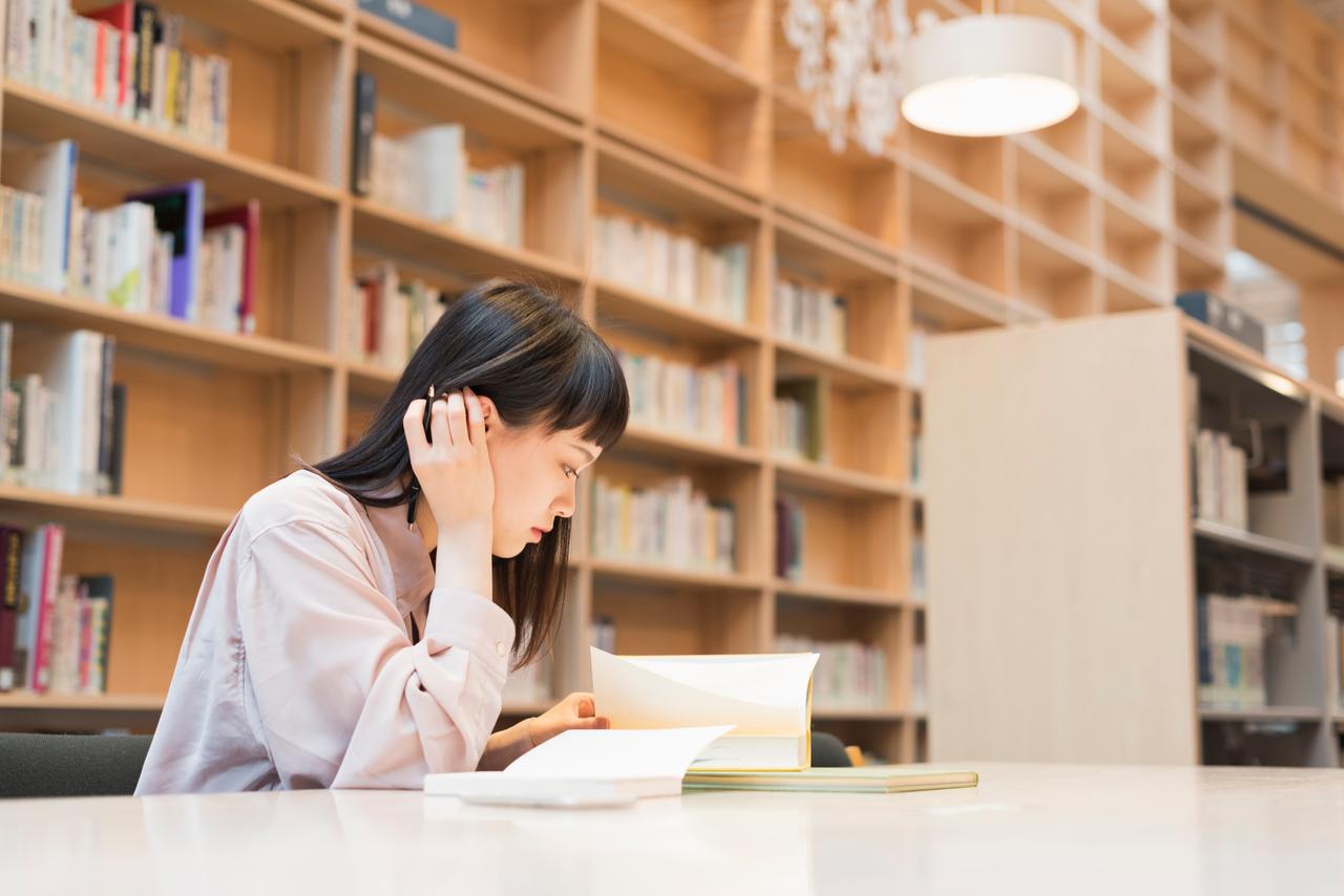画像: 都内の図書館おすすめ15選！ ひとり時間の新しい選択肢 - singles （シングルス） - “おひとりさま”にフォーカスした情報サイト