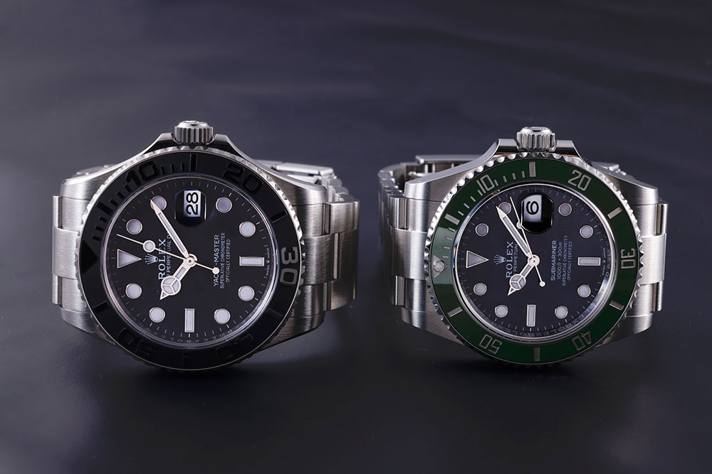 画像: 左が今回紹介している『ヨットマスター 42mm チタン』。右は重量比較で用意した『サブマリーナ 41mm ステンレススチール』