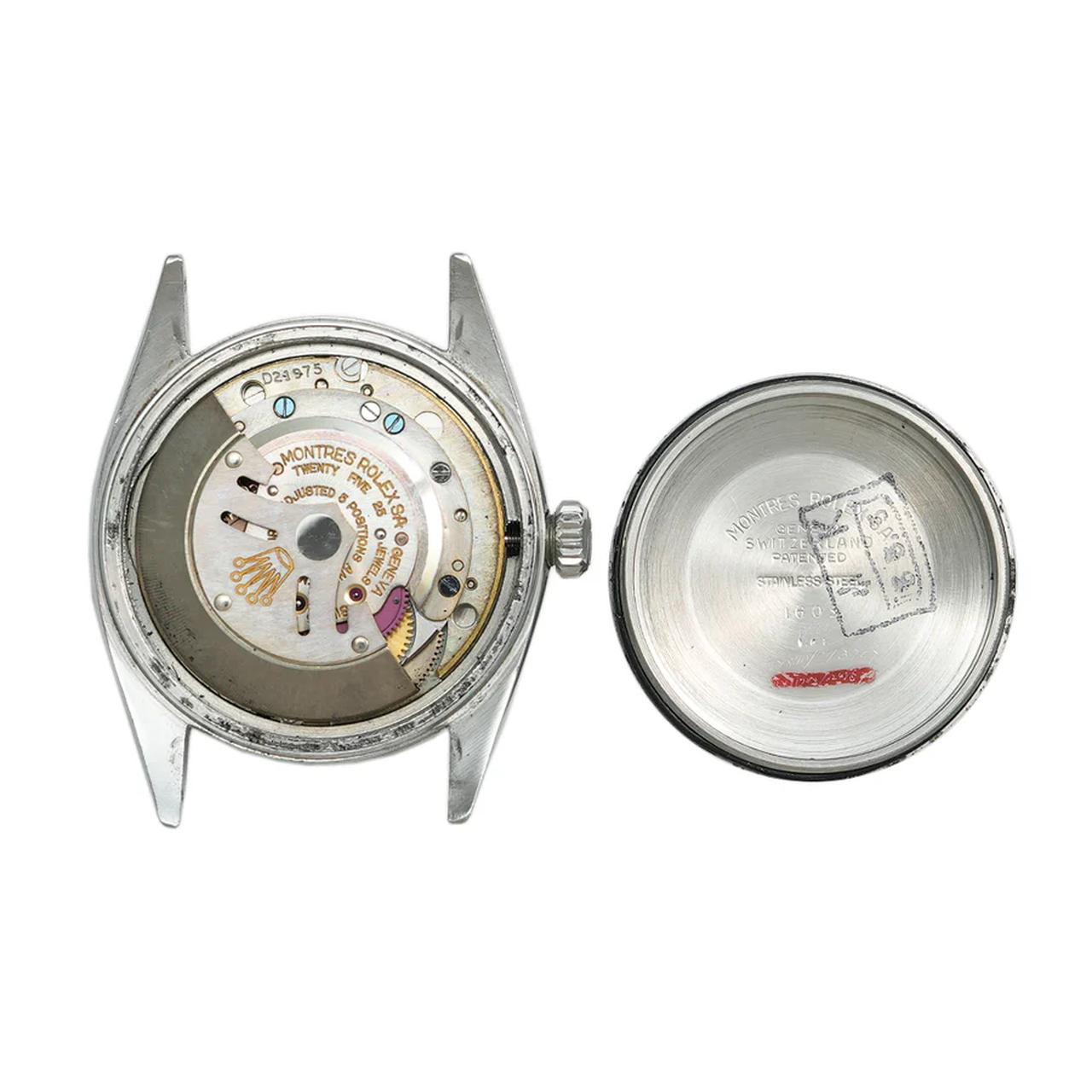 画像: Cal.1560。ローターがまるで蝶のような形状でバタフライローターと呼ばれている moon-phase.jp
