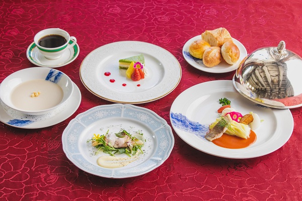 画像: ＜ひとり旅＞『三河湾に浮かぶ竹島を一望する　「蒲郡クラシックホテル」メインダイニングルームゆったり昼餐　常滑やきもの散歩道とINAXライブミュージアム』｜クラブツーリズム